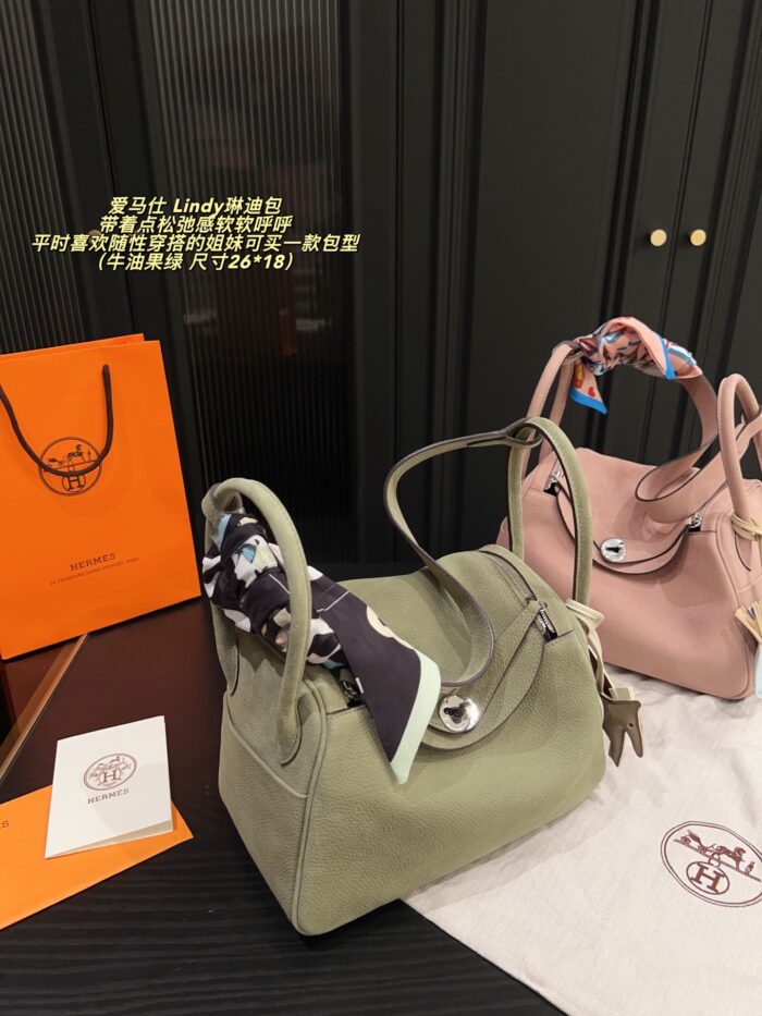 Hermes Lindy Bag Relaxed, Soft Silhouette Effortless Styling Generous Capacity For Practical Use - Image 2