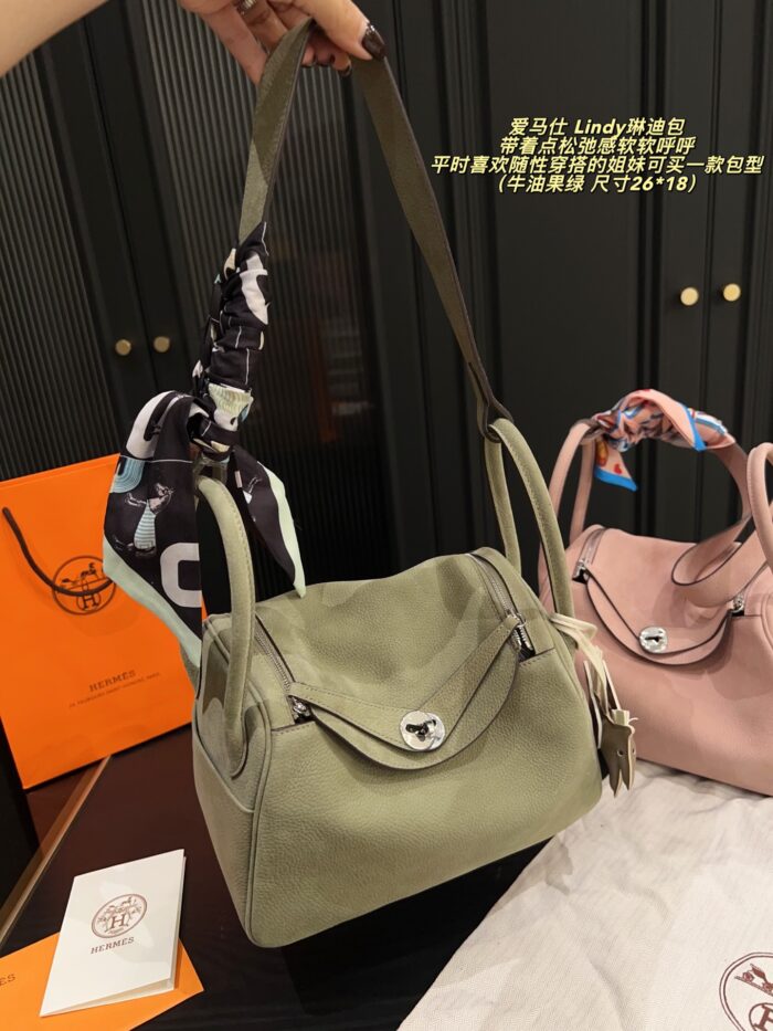 Hermes Lindy Bag Relaxed, Soft Silhouette Effortless Styling Generous Capacity For Practical Use - Image 5