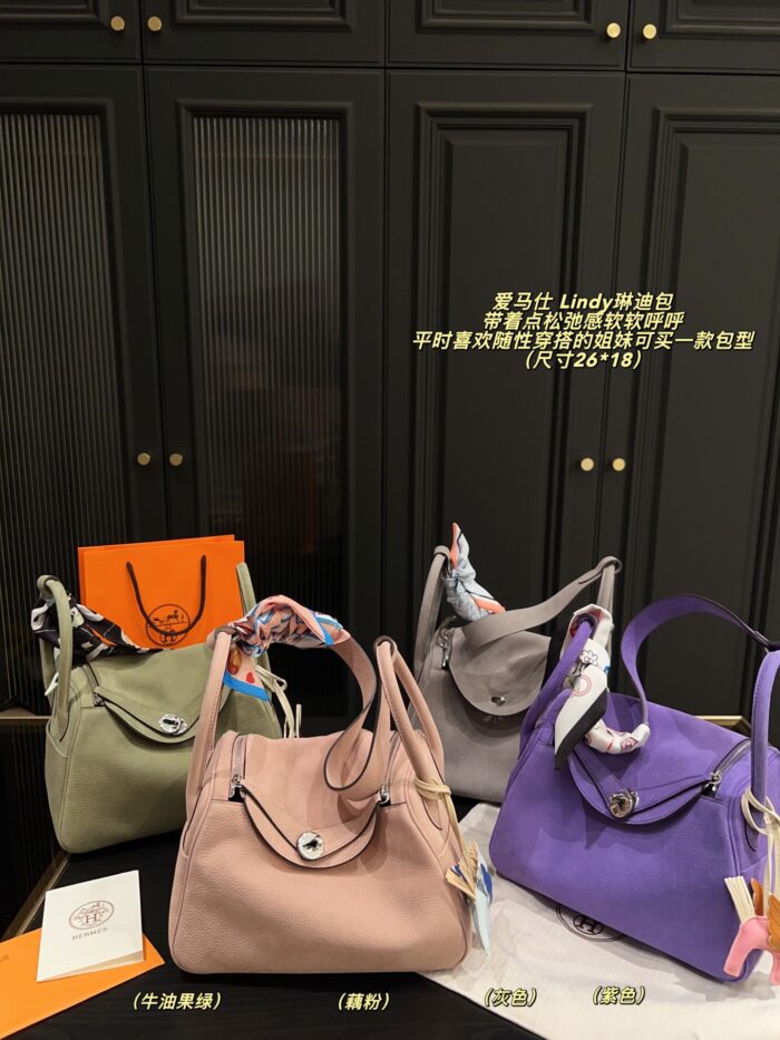 Hermes Lindy Bag Relaxed, Soft Silhouette Effortless Styling Generous Capacity For Practical Use - Image 10