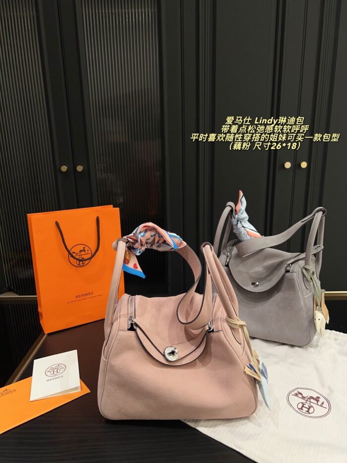 Hermes Lindy Bag Relaxed, Soft Silhouette Effortless Styling Generous Capacity For Practical Use - Image 11