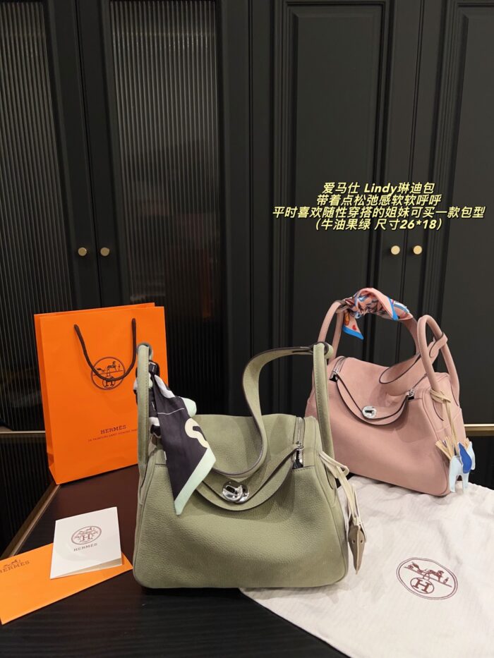 Hermes Lindy Bag Relaxed, Soft Silhouette Effortless Styling Generous Capacity For Practical Use - Image 12