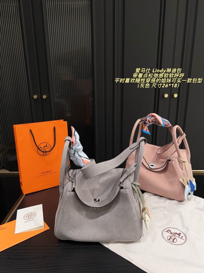 Hermes Lindy Bag Relaxed, Soft Silhouette Effortless Styling Generous Capacity For Practical Use - Image 13
