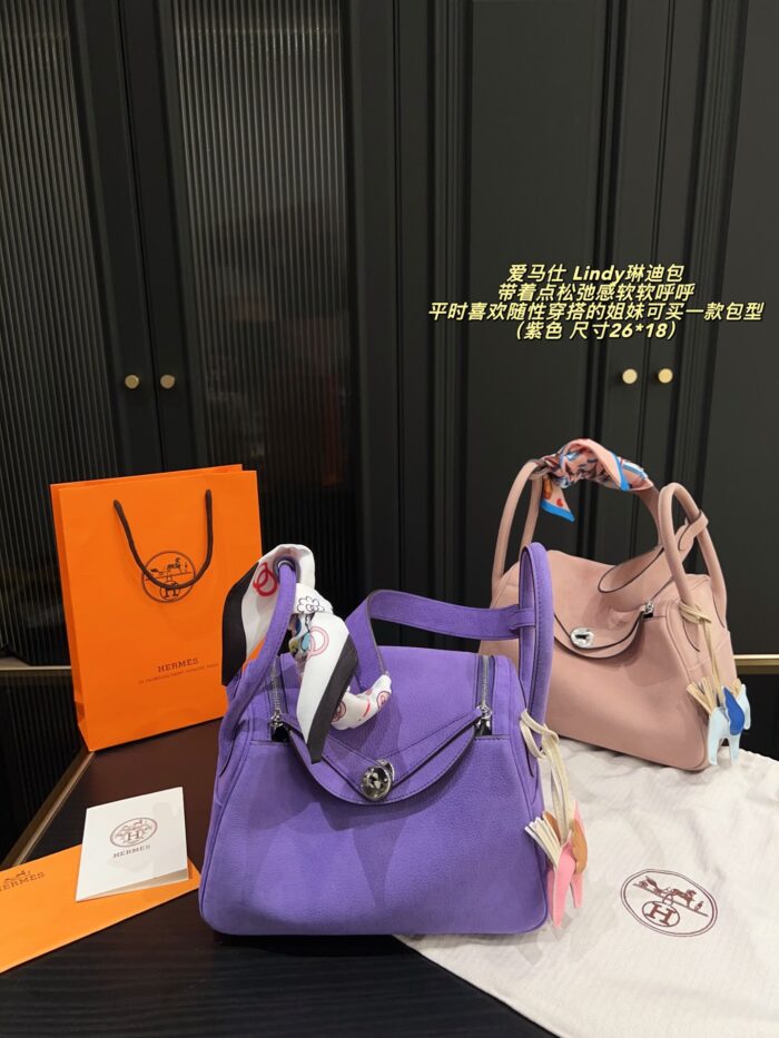 Hermes Lindy Bag Relaxed, Soft Silhouette Effortless Styling Generous Capacity For Practical Use - Image 14