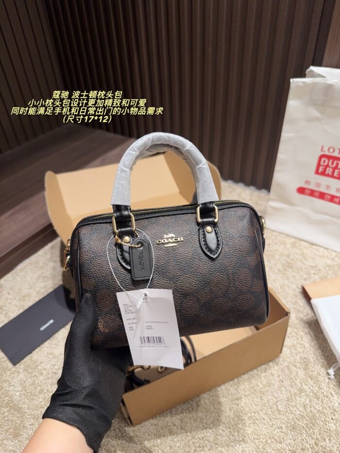 Coach Boston Pillow Bag: Exquisite, Adorable, Spacious, Versatile - Image 3