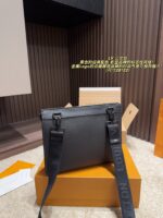 Louis Vuitton Briefcase Black Classic Colourway Metal Logo Accents Solid And Dignified Fashionable And Elegant - Image 4