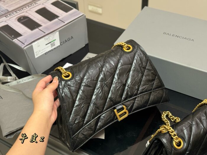 Balenciaga Crush Series New Calfskin Bag Soft And Plush, Sophisticated And High-End - Image 2