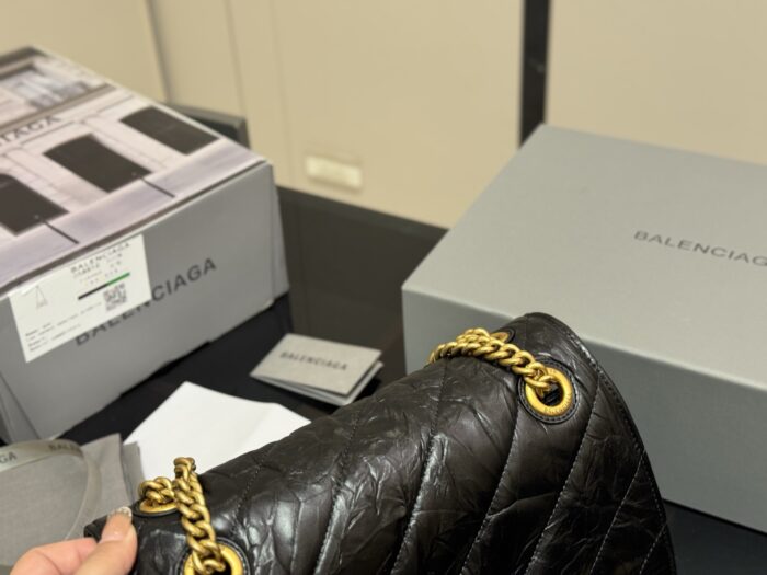Balenciaga Crush Series New Calfskin Bag Soft And Plush, Sophisticated And High-End - Image 3