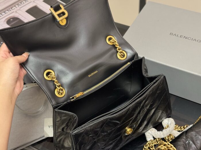 Balenciaga Crush Series New Calfskin Bag Soft And Plush, Sophisticated And High-End - Image 4