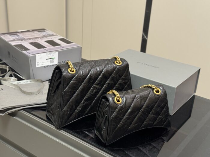 Balenciaga Crush Series New Calfskin Bag Soft And Plush, Sophisticated And High-End - Image 7