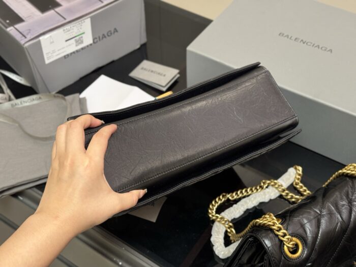 Balenciaga Crush Series New Calfskin Bag Soft And Plush, Sophisticated And High-End - Image 8