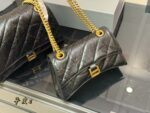 Balenciaga Crush Series New Calfskin Bag Soft And Plush, Sophisticated And High-End - Image 9