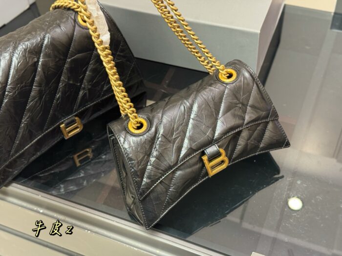 Balenciaga Crush Series New Calfskin Bag Soft And Plush, Sophisticated And High-End - Image 9