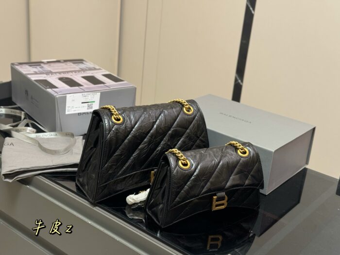 Balenciaga Crush Series New Calfskin Bag Soft And Plush, Sophisticated And High-End - Image 10