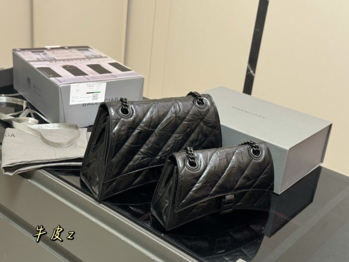 Balenciaga Crush Series New Calfskin Bag Soft And Plush, Sophisticated And High-End - Image 11