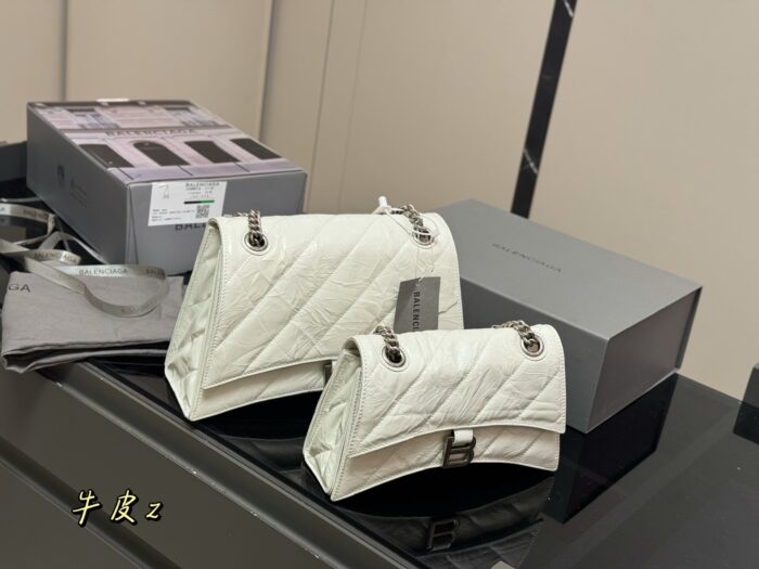 Balenciaga Crush Series New Calfskin Bag Soft And Plush, Sophisticated And High-End - Image 12
