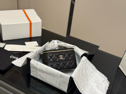 Chanel'S Latest High-Fashion Long Box Case/Makeup Case