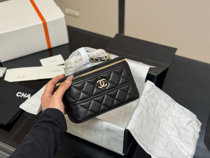 Chanel'S Latest High-Fashion Long Box Case/Makeup Case - Image 5