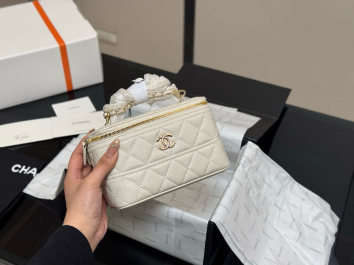 Chanel'S Latest High-Fashion Long Box Case/Makeup Case - Image 11