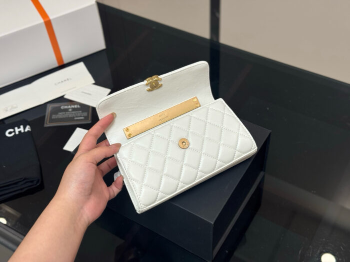 Chanel 23P Kelly Quilted Calfskin Handbag - Image 4