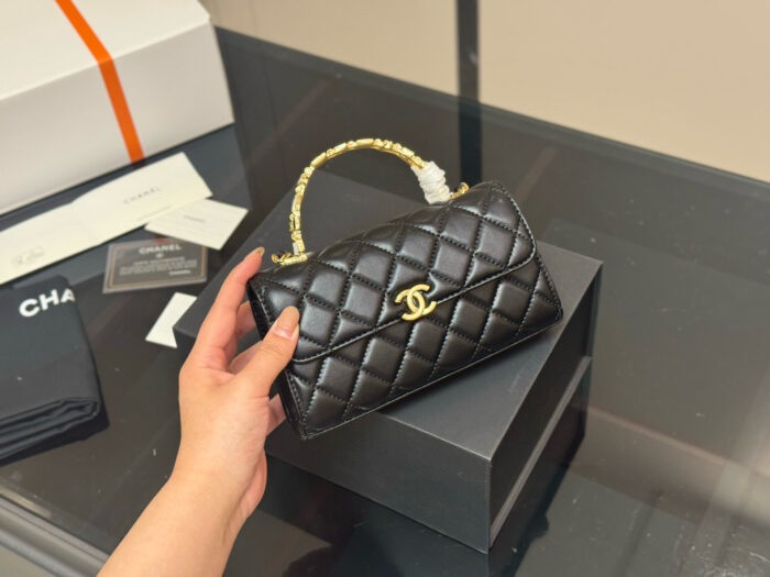 Chanel 23P Kelly Quilted Calfskin Handbag - Image 2