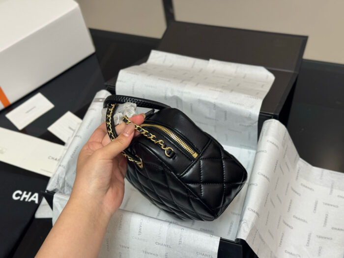 Chanel 25C Bowling Bag - Exquisite Detail Design - Image 6