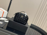 Chanel Mini Shell Bag Retro Quilted Pattern Atmosphere Fully Amplified - Image 2