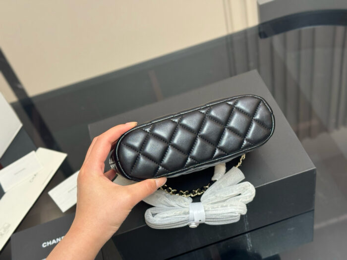 Chanel Mini Shell Bag Retro Quilted Pattern Atmosphere Fully Amplified - Image 8