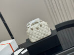 Chanel Mini Shell Bag Retro Quilted Pattern Atmosphere Fully Amplified - Image 11