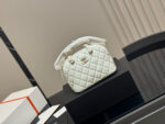 Chanel Mini Shell Bag Retro Quilted Pattern Atmosphere Fully Amplified - Image 12