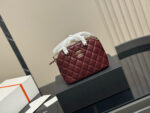 Chanel Mini Shell Bag Retro Quilted Pattern Atmosphere Fully Amplified - Image 13