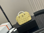 Chanel Mini Shell Bag Retro Quilted Pattern Atmosphere Fully Amplified - Image 14