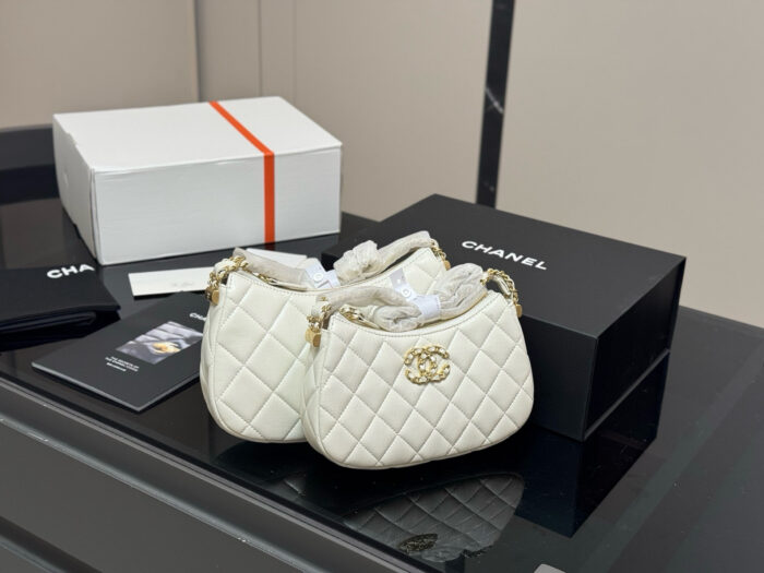 Chanel Hobo Shoulder Bag Classic Leather Chain Strap Comfortable To Carry New Arrival - Image 1