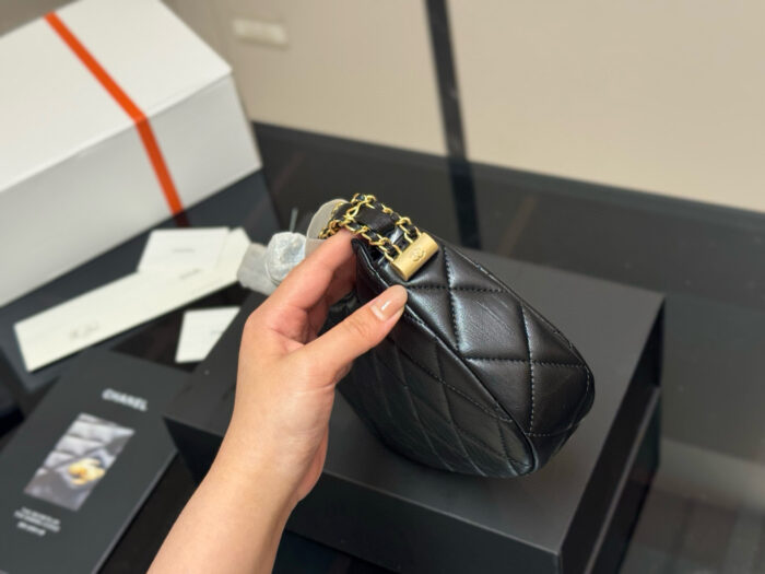 Chanel Hobo (Underarm Bag) Classic Leather Chain Strap Comfortable To Carry Latest Design - Image 6