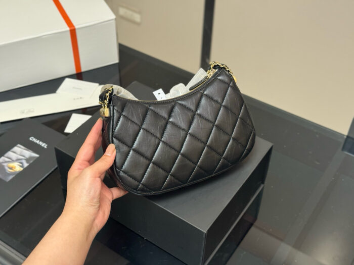Chanel Hobo (Underarm Bag) Classic Leather Chain Strap Comfortable To Carry Latest Design - Image 7