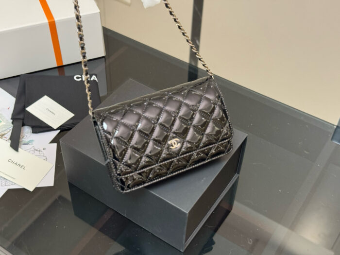 Chanel Patent Leather Woc Wallet With Card Compartments And Hidden Pocket - Practical - Image 2