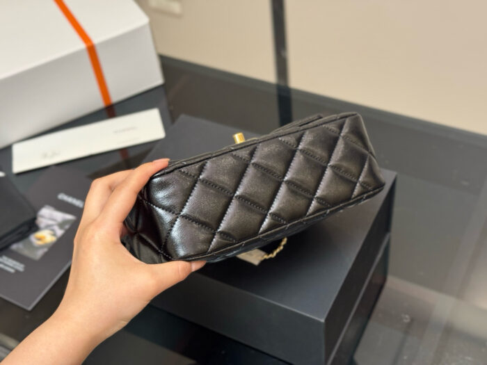 Chanel 24B Black Gold Chain Handle Bag Twisted Chain Polished Oil-Waxed Lambskin Light Gold Hardware - Image 9