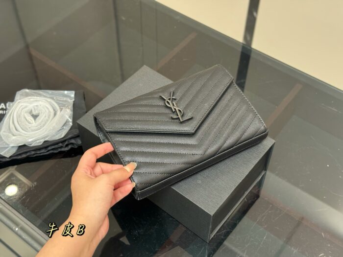 Yves Saint Laurent Woc Envelope Bag Cowhide Leather Can Be Worn Crossbody Or Underarm - Image 12