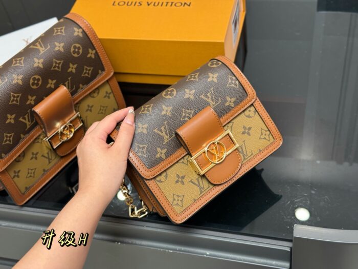 Louis Vuitton Daphne Series Chain Shoulder Bag With Enhanced Hardware, Complete With Foldable Box - Image 3