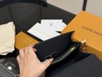 Louis Vuitton Daphne Series Chain Shoulder Bag With Enhanced Hardware, Complete With Foldable Box - Image 5