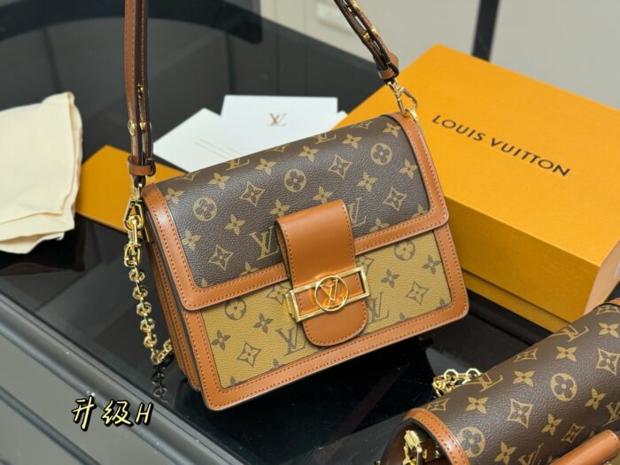 Louis Vuitton Daphne Series Chain Shoulder Bag With Enhanced Hardware, Complete With Foldable Box - Image 6