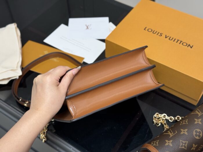 Louis Vuitton Daphne Series Chain Shoulder Bag With Enhanced Hardware, Complete With Foldable Box - Image 8