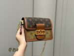 Louis Vuitton Daphne Series Chain Shoulder Bag With Enhanced Hardware, Complete With Foldable Box - Image 9