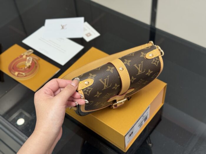 Louis Vuitton Saumur Bb Twin Star Messenger Bag With Long Shoulder Strap And Foldable Box - Image 3