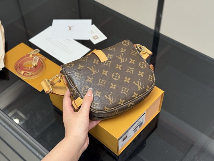 Louis Vuitton Saumur Bb Twin Star Messenger Bag With Long Shoulder Strap And Foldable Box - Image 7