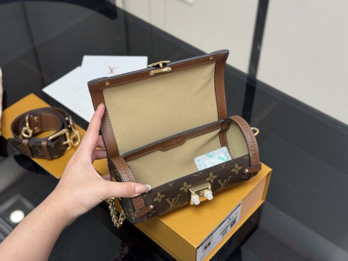 Louis Vuitton Monogram Papillon Trunk Cylindrical Flap Lock Clasp Bag With Wide Shoulder Strap And Chain, Large Capacity - Image 4