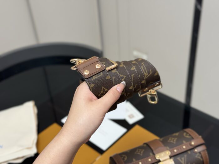 Louis Vuitton Monogram Papillon Trunk Cylindrical Flap Lock Clasp Bag With Wide Shoulder Strap And Chain, Large Capacity - Image 6