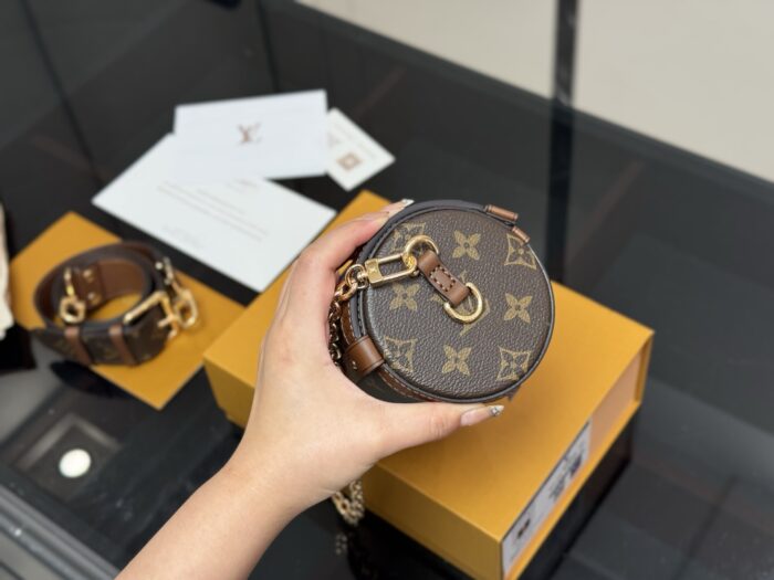Louis Vuitton Monogram Papillon Trunk Cylindrical Flap Lock Clasp Bag With Wide Shoulder Strap And Chain, Large Capacity - Image 7