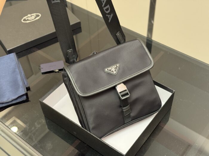Prada Hobo Vintage Crossbody Bag Stylish And Versatile Men'S Style - Image 2