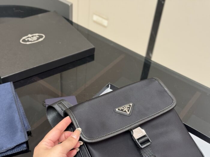 Prada Hobo Vintage Crossbody Bag Stylish And Versatile Men'S Style - Image 3