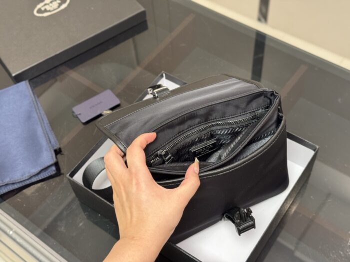 Prada Hobo Vintage Crossbody Bag Stylish And Versatile Men'S Style - Image 4